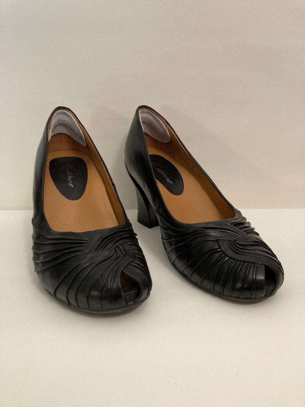 Earthies brand Raynia Black Leather Pumps Size 11